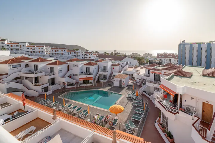 View over the Los Diamantes 2 complex with pool and the sea